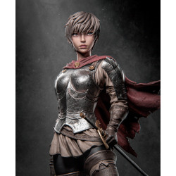 "Figurine réaliste de guerrière médiévale Carsa, armure détaillée et cape rouge flottante, incarnant force et élégance."