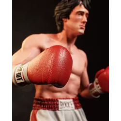 Gros plan sur le visage de Rocky Balboa : expression déterminée et détails réalistes à peindre.