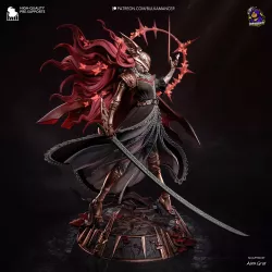 Chaque segment, rivet et ornement est sculpté avec une précision remarquable.