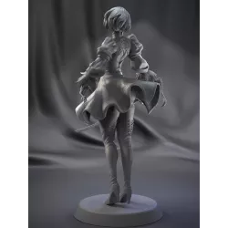 Vue arrière de la figurine mettant en valeur les détails du costume, les textures sculptées et la posture dynamique avec l’épé