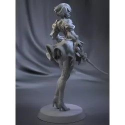 Cuissardes hautes avec lacets sculptés en relief, offrant une texture riche et un aspect très travaillé.