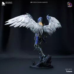 Gros plan sur l’armure lumineuse de Dame Aylin, finement sculptée pour un rendu épique