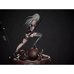 Entre acier et lumière, elle règne sur les ruines des machines