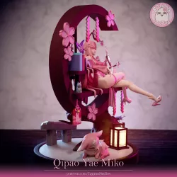 Yae Miko possède une apparence gracieuse et élégante typiquement japonaise