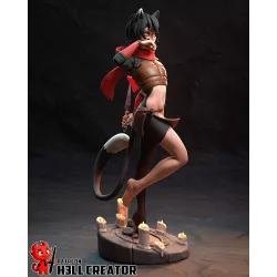 Détail de la posture dynamique - Cape rouge flottante et armure de cuir finement sculptée"