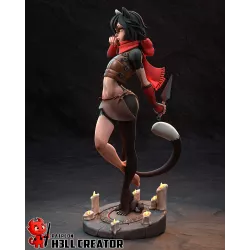 Finition arrière soignée - Queue féline et détails des sangles en relief"