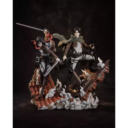 L'Élite de l'Humanité, réunie. Ce diorama immortalise la synergie mortelle entre Mikasa et Livaï.