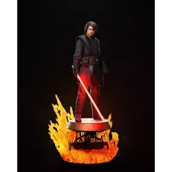 Sabre laser à LED : La lame rougeoyante donne une lueur sinistre, ajoutant un réalisme saisissant.