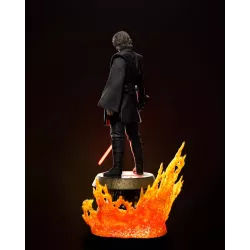 Chaque détail de cette statue d'Anakin Skywalker a été pensé pour les collectionneurs exigeants.