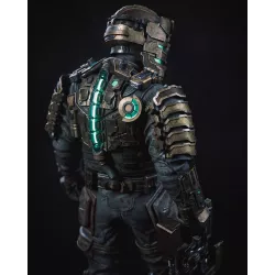 Armure segmentée, visière lumineuse et équipement industriel : une icône de l’horreur spatiale.