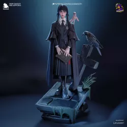 De Nevermore Academy à votre vitrine... Le personnage le plus sombre de Netflix prend vie en résine.  #MercredиAddams #Figurine"