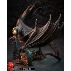Face à l'impossible, Bilbon se dresse. Face à la bravoure, Smaug rugit. La Montagne Solitaire tremble."