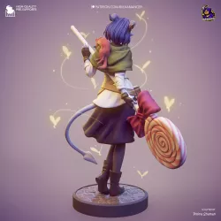 Là où la magie du Voyageur rencontre l'art de la sculpture... Jester Lavorre illumine chaque vitrine de sa peau bleue