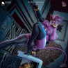 Le coffre s'ouvre, l'or brille, et Catwoman sourit.