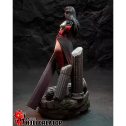 Diana de Themyscira dans sa version sombre et guerrière : armure rouge et 
argent, tatouages magiques infernaux et épée massive