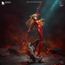 ans un monde en flammes, seule la rousse de feu garde la tête haute."