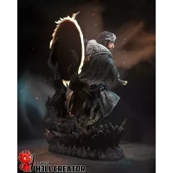La lune de sang se lève. Les flammes rugissent. Verso est prêt. Cette figurine immortalise l'instant précédant l'affrontement