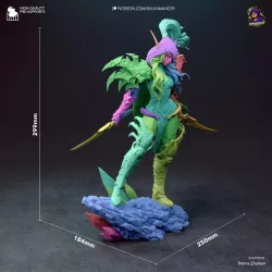 Elle surgit des ténèbres, lames en feu vert, armure rouge sang... Valeera Sanguinar est là pour conquérir votre vitrine