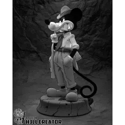 Socle en pierre fissurée avec petite souris au pied —