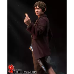 Figurine Bilbo Baggins — Profil gauche | Dard, l'épée elfique à la garde bleue, en position de garde