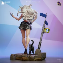 Une figurine fan art au charme félin, entre élégance urbaine et puissance de super-vilaine.