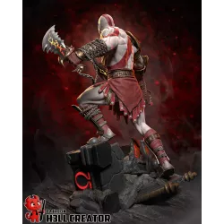 Vue arrière de la figurine, montrant le tatouage, le pagne de combat et le travail des chaînes.