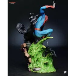"Saut acrobatique — attaque surprise sur Venom."