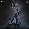 Vue d’ensemble de la figurine Flame Witch. Silhouette puissante et originale elle ressemble fortement à Varang
