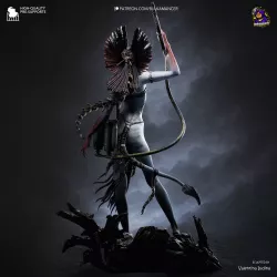 Une pièce forte, élégante et singulière, conçue pour les passionnés de belles figurines.