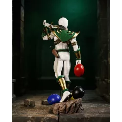 Entre élégance sombre et domination absolue, cette figurine capture toute la menace du personnage.