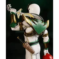 Un héros déchu devenu légende, représenté dans une version collector spectaculaire.