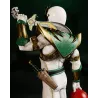 Un héros déchu devenu légende, représenté dans une version collector spectaculaire.