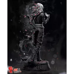 Alicia, dans une version aussi sombre que magnétique.
