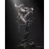 Présentation complète de la figurine Lenora, reine des corbeaux, entre mystère, puissance et symbolisme sacré.