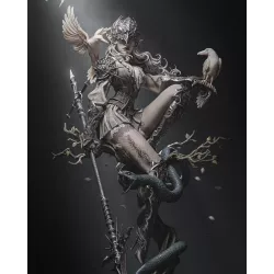 La figurine dans toute sa verticalité, avec sa lance, ses ornements d’armure et sa composition dynamique