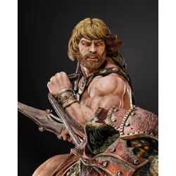 Profil de la scène mettant en valeur la musculature de He-Man sur cette figurine à peindre
