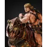 Dos de la figurine montrant l’armure, le bouclier et l’épée de He-Man