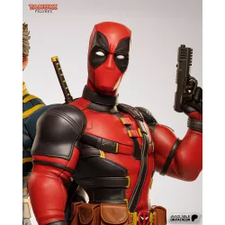 Figurine à peindre Deadpool  – gros plan sur le buste montrant le costume rouge et noir, les sangles tactiques et la ceinture