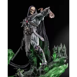 Skeletor canalise toute sa puissance dans cette scène dark fantasy au décor riche et dynamique.