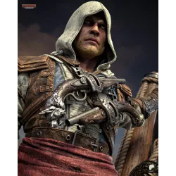 Gros plan sur le visage d'Edward Kenway sous sa capuche. Son expression concentrée, sa barbe soigneusement sculptée