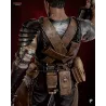 Vue en détail du dos de la figurine de Guts