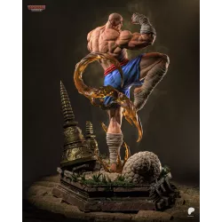 Figurine Sagat à peindre vue de dos, diorama temple en ruines avec stupas dorés