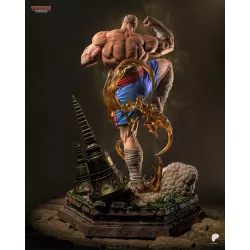Figurine Sagat à peindre, vue arrière coup de pied, effets flammes dorées Street Fighter