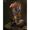 Figurine Sagat à peindre, vue arrière coup de pied, effets flammes dorées Street Fighter