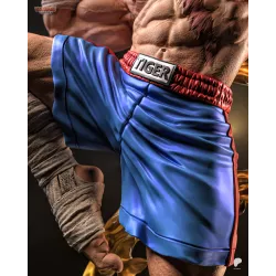 Figurine Sagat à peindre, détail short Tiger bleu et rouge, texture tissu résine