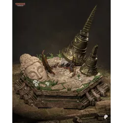 Figurine Sagat à peindre, détail socle diorama temple en ruines, stupas dorés et tête de Bouddha