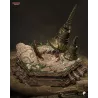 Figurine Sagat à peindre, détail socle diorama temple en ruines, stupas dorés et tête de Bouddha