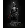 Détail sculpté du dragon et des vagues sur le plastron de la figurine Darth Vader Samouraï