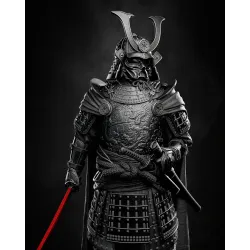 Figurine Darth Vader Samouraï en résine, posture de face, armure et casque détaillés