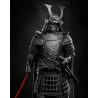 Figurine Darth Vader Samouraï en résine, posture de face, armure et casque détaillés